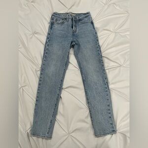 EUC no flaws levi’s premium denim wedgie icon stretch jeans sz 23 light wash